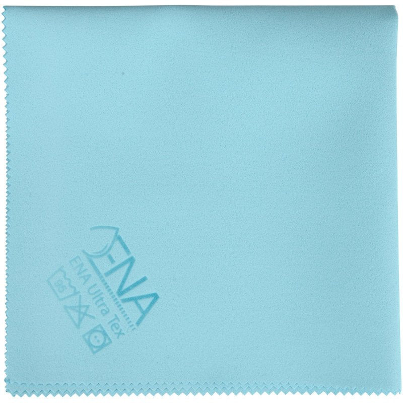 Egy világoskék ENA Ultra Tex PU kendő (38x37 cm) az Abena Re-Seller GmbH-tól, cakkos széllel, ápolási szimbólumokkal és a "FNA Ultra Tex" felirattal a bal alsó sarokban - tökéletes a csíkmentes tisztításhoz.