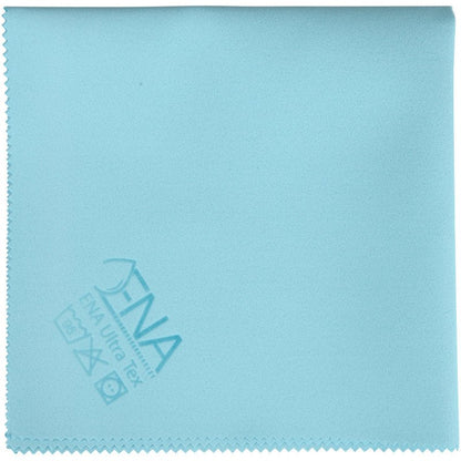 Egy világoskék ENA Ultra Tex PU kendő (38x37 cm) az Abena Re-Seller GmbH-tól, cakkos széllel, ápolási szimbólumokkal és a "FNA Ultra Tex" felirattal a bal alsó sarokban - tökéletes a csíkmentes tisztításhoz.