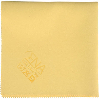 Egy négyzet alakú, világossárga ENA Ultra Tex PU kendő (38x37 cm) az Abena Re-Seller GmbH-tól mikroszálas anyagból, cakkos széllel és ápolási szimbólumokkal plusz logóval az egyik sarokban - tökéletes a csíkmentes tisztításhoz.
