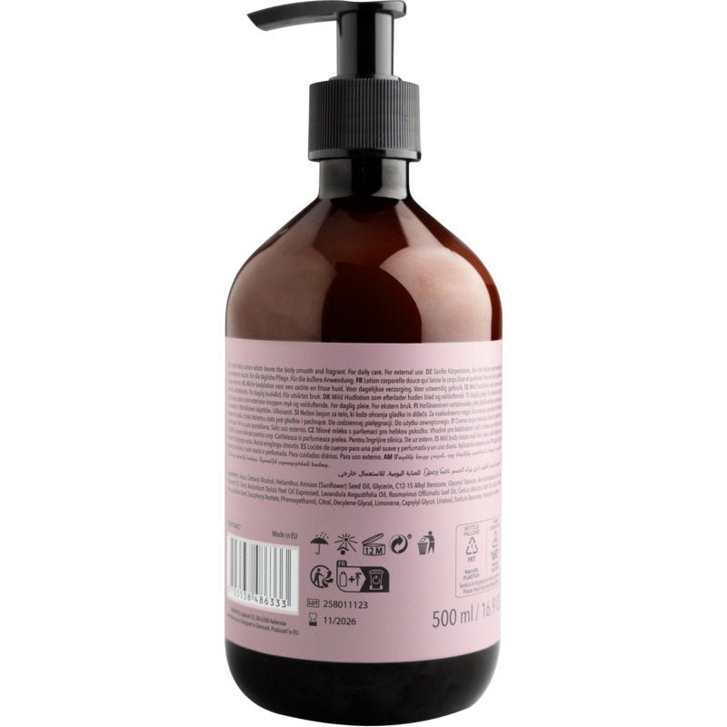 Egy barna műanyag pumpás flakon ENA Living Body Lotion (500 ml) az Abena Re-Seller GmbH-tól, hátulról bemutatva egy rózsaszín címkével, szöveggel, újrahasznosítási szimbólumokkal, vonalkóddal és térfogattal. Napi testápolásra tervezve.