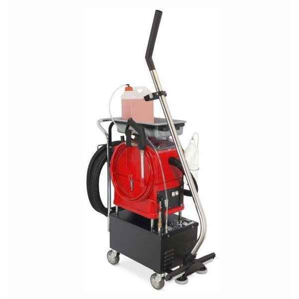 Az Arcora International GmbH Arcora Aniko 30 Foamtec permetező-szívógépe piros tartállyal, fekete alappal, kerekekkel, tömlővel és hosszú fémfogantyúval hatékony tisztítást biztosít az innovatív habtechnológiának köszönhetően.