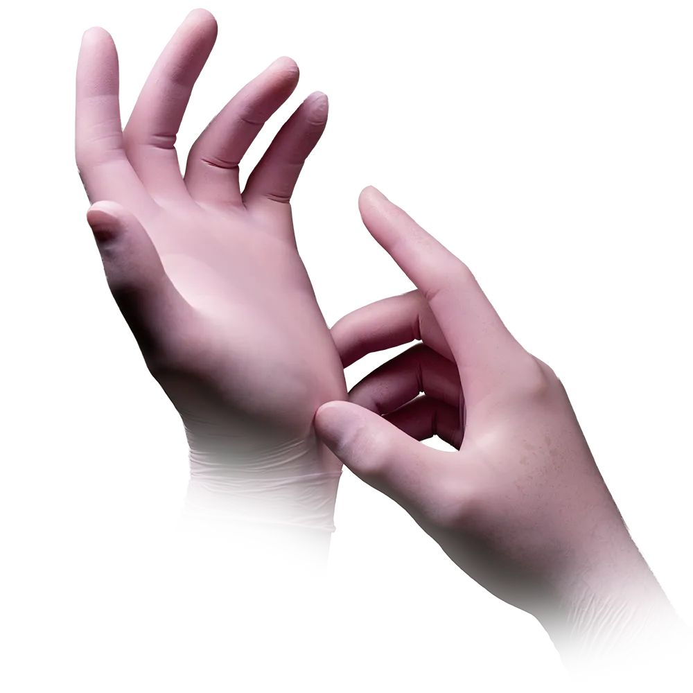 Egy személy, aki AMPri STYLE STRAWBERRY nitril kesztyűt visel pormentes MED-COMFORT-tól rózsaszínben az AMPri Handelsgesellschaft mbH-tól, a jobb kezével igazítja meg a bal kezén lévő kesztyűt. A világos rózsaszín kesztyű sima textúrájú a tiszta, fehér háttér előtt.