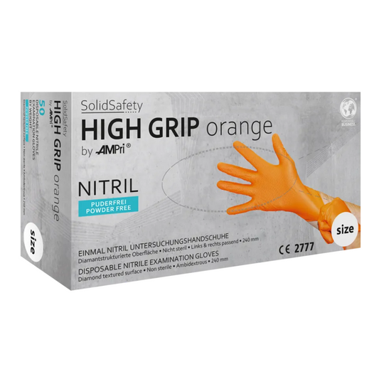 Schachtel mit orangefarbenen AMPri SolidSafety High Grip Nitril-Chemikalienschutzhandschuhen. Diese unsterilen Handschuhe haben eine puderfreie, diamantstrukturierte Oberfläche und sind für beide Hände geeignet. Mehrsprachig beschriftet mit Größeninformationen, CE 2777 und lebensmittelechten Symbolen für den Einsatz in der Lebensmittelindustrie.