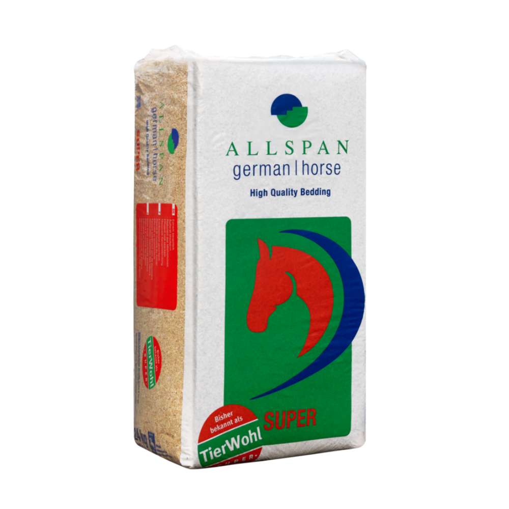 Egy fehér, téglalap alakú „Allspan German Horse” lótartó zsák piros lófej sziluettet és zöld, piros, kék szöveget mutat. Az Allspan German Horse Super Weichholzgranulat néven ismert termék kiváló higiéniát biztosít, és a „TierWohl” logóval rendkívüli kényelmet nyújt.