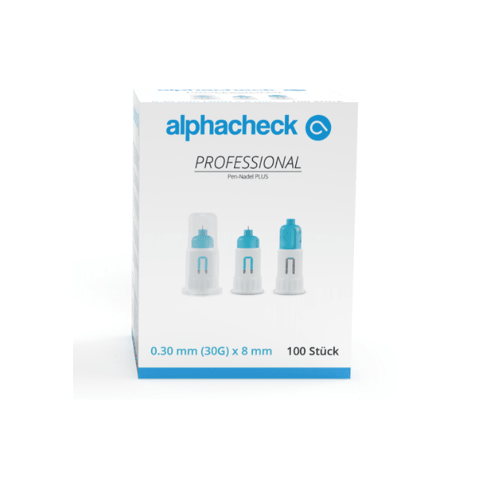 Egy doboz Alphacheck Professional Pen-tű PLUS, különböző méretekben. A kék díszítésű fehér doboz 100 darab steril, 0,30 mm (30G) x 8 mm-es tűt tartalmaz inzulinbeadásokhoz. Az előlapon három Pen-tű ábrázolása látható, kék és fekete színű felirattal a Berger Med GmbH-tól.