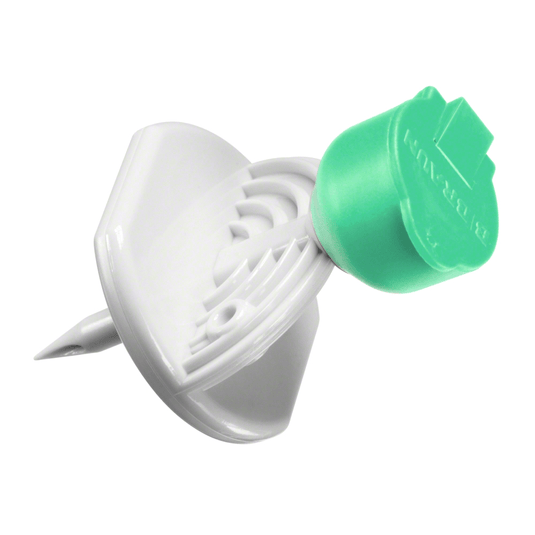 Egy B.Braun Mini-Spike®-tű a B. Braun A Deutschland GmbH & Co. KG zöld-fehér műanyag kivitelben, lapos, kerek felső felülettel és hegyes végével; az alsó felülete úgy van kialakítva, hogy megakadályozza a felületekbe való mély behatolást.