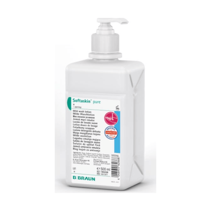 Egy fehér műanyag flakon pumpás adagolóval és a „B. Braun Softaskin® Waschlotion” felirattal 500 ml enyhe mosakodókrémet tartalmaz. A címke többnyelvű, és egy piros pecséttel van ellátva, amely hangsúlyozza a bőrgyógyászati jóváhagyást. A flakon büszke a mikroplasztikmentességére, és tükrözi a B. Braun Deutschland GmbH & Co. KG környezetbarát elkötelezettségét, ahogy az alul említve van.