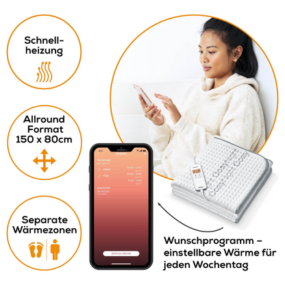 Eine Frau sitzt auf einer Couch und telefoniert. Neben ihr ist ein Bild des Beurer Komfort-Wärmeunterbetts UB 190 CosyNight der Beurer GmbH zu sehen, mit einem Text, der seine Funktionen erläutert: schnelles Aufheizen, Gesamtgröße von 150x80 cm, zwei Wärmezonen und individuelle Wärmeeinstellungen für jeden Tag. Auf einem Smartphone wird die Beurer CosyNight App zur Steuerung des app-gesteuerten Wärmeunterbetts angezeigt.