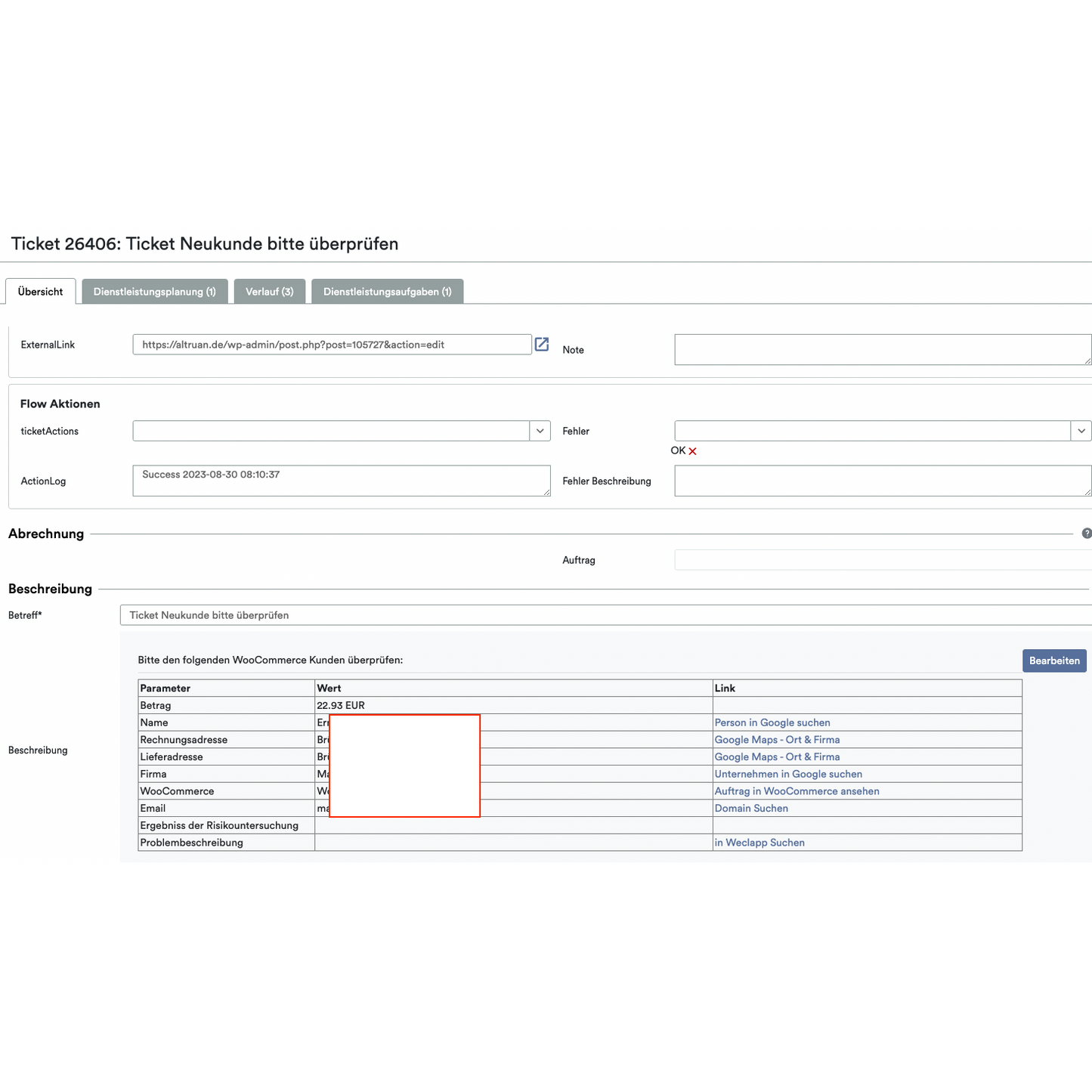 Egy felhőszolgáltatás jegyrendszerének felületének képernyőképe, ahol különböző mezők, mint „Jegyrészletek”, „Napló” és „Ügyfél” láthatók, egy tranzakció adataival, beleértve a tételköltségeket, piros mezőben kiemelve. Az Altruan OrderGuardian használatával.
