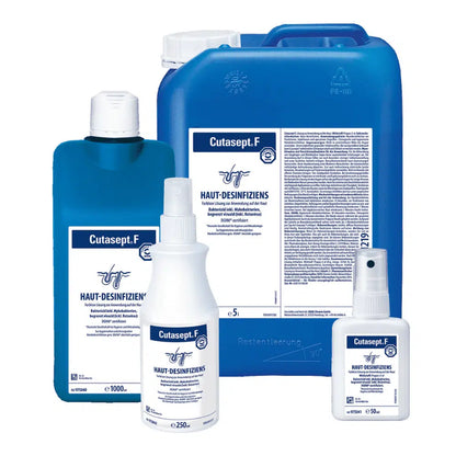 Egy gyűjtemény Bode Cutasept® F bőrfertőtlenítő termékekből különböző méretekben, beleértve a palackokat és egy nagy tartályt, mind feltűnő címkével, amelyet a Paul Hartmann AG bőrfertőtlenítő tulajdonságokkal rendelkező bőrfertőtlenítésre fejlesztett ki.