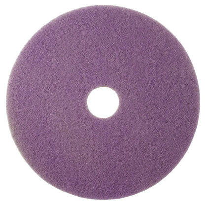 A Twister Pad lila, kerek a Diversey Deutschland GmbH & Co. OHG-tól, durva textúrával és középső lyukkal, ideális bevonatos kemény padlók karbantartó tisztítására, itt fehér háttéren ábrázolva.