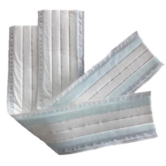 Der TASKISUM Primed Mop von Diversey Deutschland GmbH & Co. OHG ist ein hochwertiger, vorimprägnierter Einweg-Mikrofasermopp (1er Pack), der auf weißem Untergrund für die hygienische Reinigung ausgelegt ist.