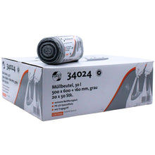 A képen egy DEISS First Plus Pcr szemeteszsák doboza látható, amely 30 literes, 500 x 600 + 160 mm méretű. A csomagolás LDPE-ből készült, és 20 tekercset tartalmaz, mindegyik 50 zsákkal. A dobozon egy személy látható, aki a zsákokat tartja. A termék az EMIL DEISS KG (GmbH + Co.) márkától származik.