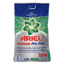 Ein 13-kg-Sack Dr. Schnell ARIEL Formula Pro PLUS Desinfektions-Vollwaschmittel von DR.SCHNELL GmbH & Co. KGaA entfernt Flecken, tötet 99,999% der Bakterien ab und sorgt für professionelle Wäschehygiene. Blau-silbernes Design mit grünem Stern-Logo und rotem Text.