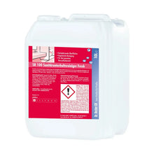 Egy fehér műanyag kanna német felirattal: „Dr. Becher SR 100 szaniter karbantartó tisztítószer Fresh” piros és kék színben. Figyelmeztető szimbólumokat és vonalkódot tartalmaz.