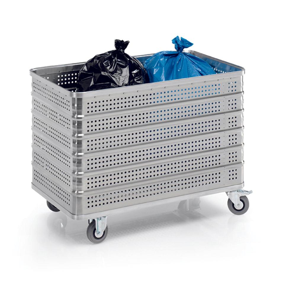 Egy 430 literes alumínium Novocal szállítókonténer, amely 2 fix és 2 forgó kerékkel (Ø125) van felszerelve, tartalmaz egy fekete és egy kék szemeteszsákot. Az ipari kocsi fehér háttér előtt van lefényképezve.