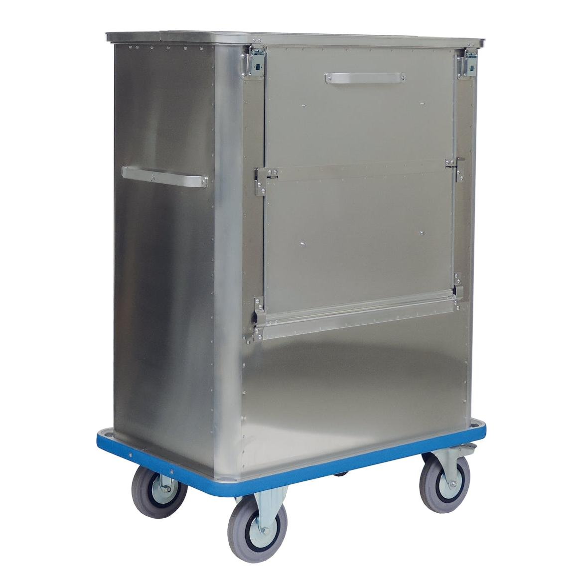 A Novocal alumínium szállítókonténer lehajtható elülső fallal, zsanéros fedéllel és fogantyúkkal biztonságos áruszállítást kínál az iparban vagy az orvostudományban; a robusztus kocsinak négy forgó kereke van és kék talpa. Csomagolás: 1 darab.