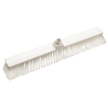 Der Haug Bürsten KG GROßRAUMBESEN verfügt über steife, transparente PBT-Borsten (ø 1,0 mm) und einen zentralen Griffansatz. Größe: 600x72x65mm. Abgebildet schräg vor einem weißen Hintergrund.