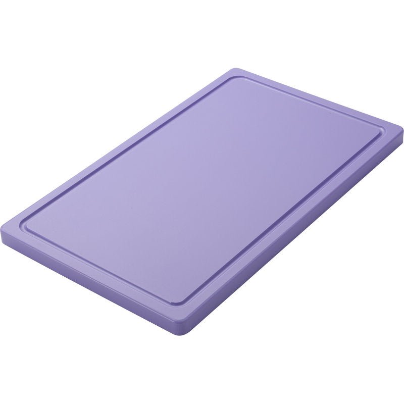 A Haug Bürsten KG KICSI VÁGÓDESZKA (PE, csúszásmentes, 500x300x20mm) világoslila színben fehér alapon van ábrázolva, enyhén megemelt peremmel és csúszásmentes felülettel a biztonságos és egyszerű ételkészítéshez.