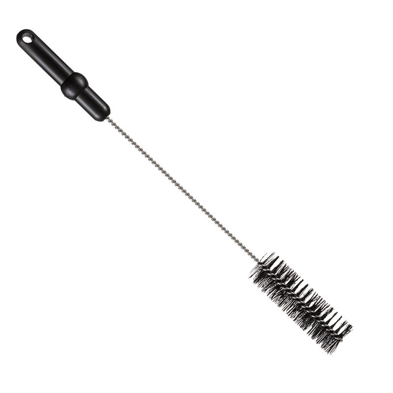 A ROHRBÜRSTE, ø 0,50MM KÖZEPES, 500Xø40MM a Haug Bürsten KG-tól fekete műanyag fogantyúval, csavart fém szárral és sűrű hengeres fekete sörtékkel rendelkezik - ideális csőtisztító kefeként. Fehér háttér előtt izoláltan ábrázolva.