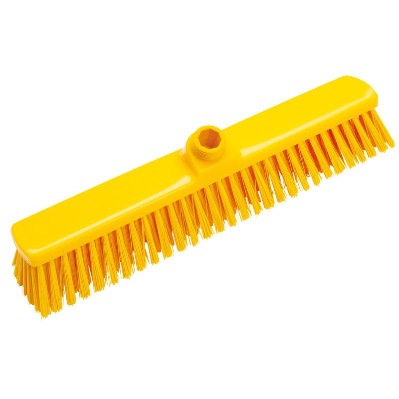 A GROßRAUMBESEN 400x60x50mm a Haug Bürsten KG-tól egy sárga műanyag seprű merev sörtékkel és központi lyukkal a nyél rögzítéséhez, ideális nagy területek tisztítására. Fehér háttér előtt ábrázolva.