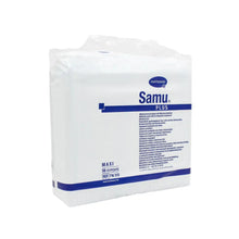 Egy lezárt csomag Hartmann Samu® Plus Maxi szülés utáni betét a Paul Hartmann AG-tól (56 darab), amely ideális a ruházat biztonságos védelmére, átlátszó fóliába csomagolva, kék termékinformációkkal az elején szállítva.