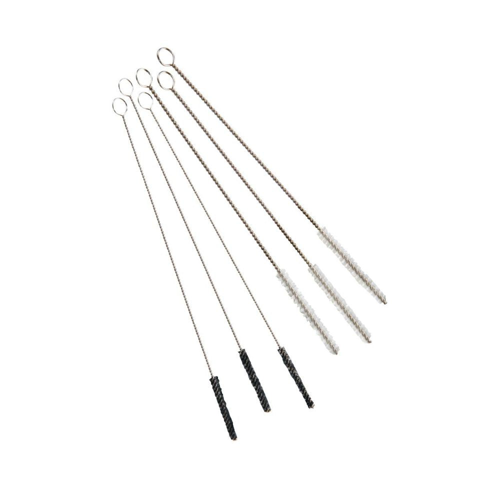 A Haug fúvókakefe készlet V2A rozsdamentes acélból, 6 darabos, a Haug Bürsten KG-tól öt vékony tisztítókefét tartalmaz rozsdamentes acél fogantyúkkal és hurkos végekkel, színes sörtékkel: két fekete, két fehér és egy szürke. Ideális részletes professzionális tisztítási feladatokhoz.