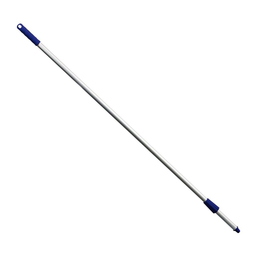 Egy METAL DETECT PREMIUM alumínium seprűnyél 1450 x Ø25 0 a Haug Bürsten KG-tól, HACCP-szabványnak megfelelő, mindkét végén kék műanyag fogantyúval, ferdén támaszkodik egy tiszta fehér háttér előtt.