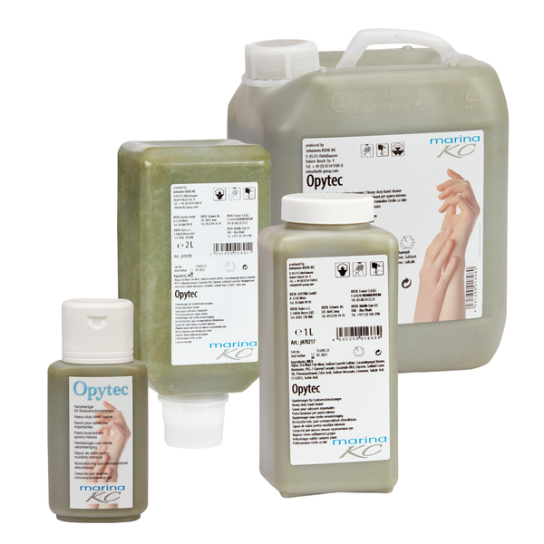 A képen négy Kiehl Opytec kéztisztító tartály látható durva szennyeződésekhez a Johannes Kiehl KG-tól, mindegyik fehér címkével, amely termékinformációkat és kézábrákat tartalmaz. A zöld kéztisztító minden tartályban látható.