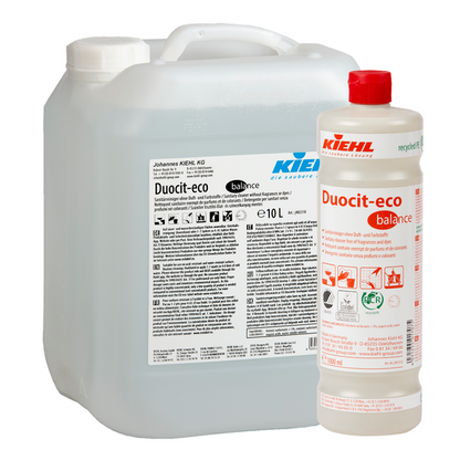 Egy 10 literes átlátszó kannát és egy 1 literes fehér palackot Kiehl Duocit-eco balance szaniter tisztítószer illat- és színezékmentes a Johannes Kiehl KG-tól, mindkettő piros kupakkal és használati és biztonsági utasításokkal feliratozva.