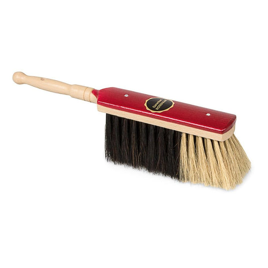 Bemutatjuk a Nölle Profi Brush Stubenhandfeger Rossschweifhaar terméket a Nölle Profi Brush Bürsten- & Pinseltechnik e.K.-tól – egy 30 cm-es eszköz pormegkötő tulajdonságokkal, fekete és bézs lófark szőr sörtékkel egy piros blokkon és világos fa nyéllel, lekerekített véggel.