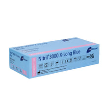 Egy doboz Meditrade Nitril® 3000 X-Long 100 db extra hosszú nitril kesztyű, kék, fehér háttér előtt ábrázolva. A csomagolás kék, fehér szöveggel, amely termékinformációkat tartalmaz.