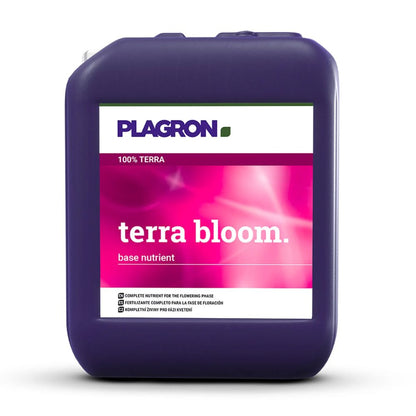 Egy nagy, sötétlila palack a Plagron Terra Bloom tápanyaggal a Bertels B.V.-től feltűnő „Terra Bloom” címkéjével tűnik ki. Ideális a virágképződési fázishoz, tökéletes választás virágtrágyának.