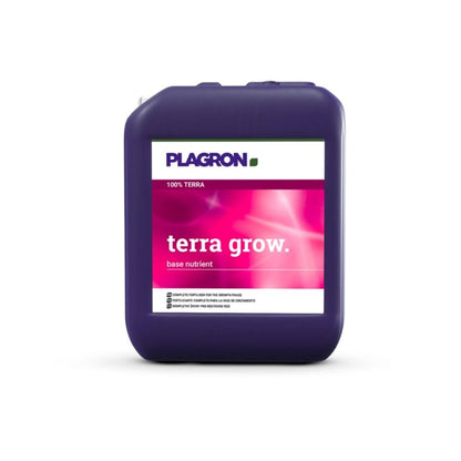 Egy lila tartály Plagron Terra Grow-val a Bertels B.V.-től fehér címkével és rózsaszín résszel van bemutatva, amely kiemeli szerepét a növekedési fázisban a gyorsabb növénynövekedés előmozdításában.