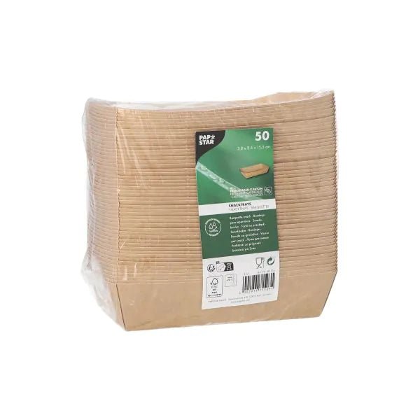 50 barna, téglalap alakú PAPSTAR GmbH "pure" papírból készült snacktálca átlátszó fóliában, zöld-fehér elülső címkével, termékinformációkkal.