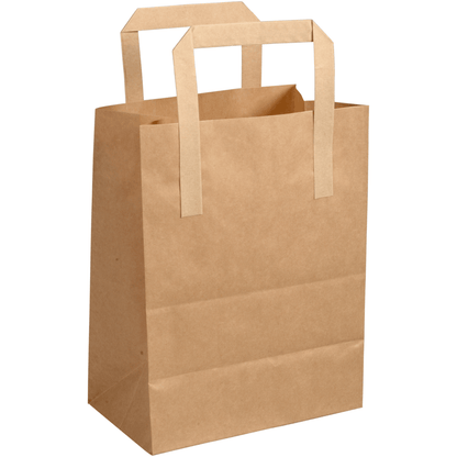 A füllel ellátott barna papírtáska, az Abena Re-Seller GmbH-tól, fehér háttér előtt áll. Az újrahasznosítható, környezetbarát táska üres, és szépen összehajtogatott oldalai vannak.