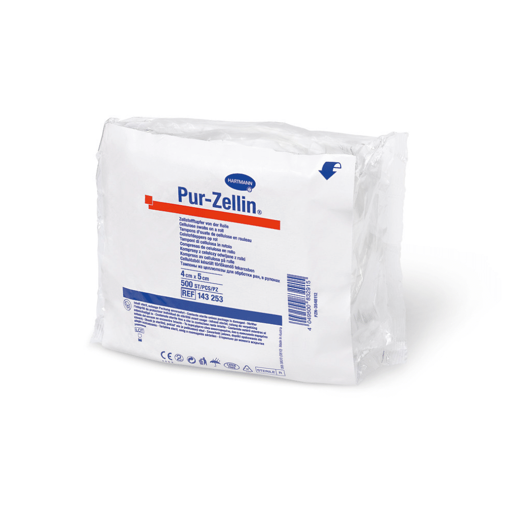 A Paul Hartmann AG Hartmann Pur-Zellin® sejt tamponjának 4 x 5 cm-es, lezárt csomagolása termékinformációkkal és vonalkóddal, fehér háttéren izolálva.