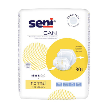 Egy csomag Seni San Normal inkontinencia betét 5-ös méret, 30 darabbal, termékjellemzőkkel, mint például „lélegző“, „szagstop“ és „latexmentes“. A TZMO Deutschland GmbH.
