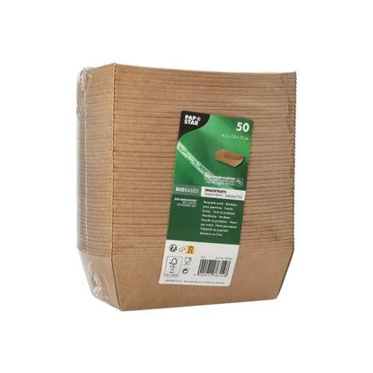 Egy tisztán csomagolt halom 50 barna PAPSTAR "pure" karton snacktálca a PAPSTAR GmbH-tól, mindegyik téglalap alakú és környezetbarát, zöld-fehér elülső címkével van ellátva.