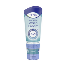 A 250 ml-es TENA Wash Cream 3in1 bőrápoló krém a TENA-tól – Essity Germany GmbH kiváló bőrápolást nyújt tisztítással, védelemmel és hidratálással. Tökéletes az érzékeny bőr számára, frissítő illata fokozza az ápolási élményt.