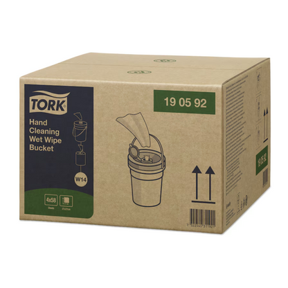 A Tork 190592 nedves kéztisztító kendők kartonja, amely a TORK – Essity Professional Hygiene Germany GmbH terméke, négy vödröt tartalmaz, és egy nedves kendős vödör képét, valamint a víz nélküli kéztisztítás termékrészleteit mutatja, mindezt profi minőségben.