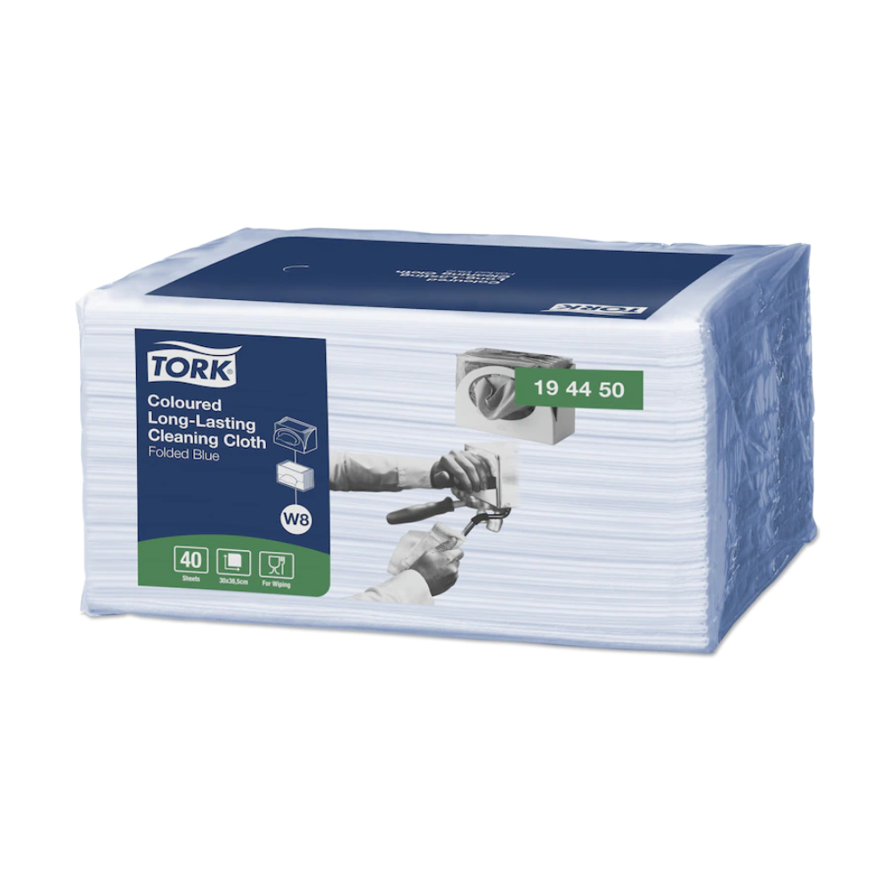 Egy karton, amely 8 csomag Tork 194450 tartós színes tisztítókendőt tartalmaz, az Essity Professional Hygiene Germany GmbH TORK márkaneve alatt, egy felületet tisztító kéz képével. Minden csomag 40 multifunkcionális kendőt tartalmaz hajtogatott kék színben, minden kendő mérete 32,4 x 38,5 cm.