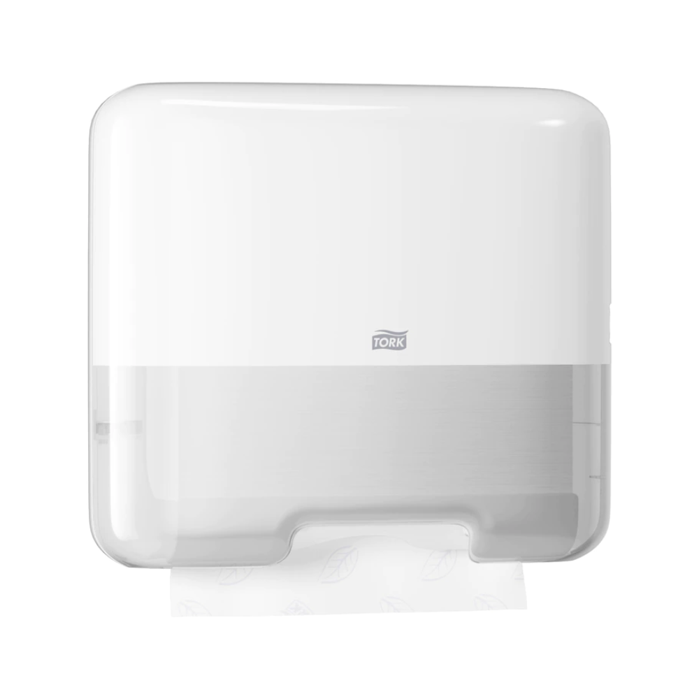 A modern Elevation H3 stílusban tervezett Tork 553100 Mini adagoló harmonika kéztörlőkhöz elegánsan mutatja be a „Tork” márkát az előlapon. Az alsó átlátszó rész lehetővé teszi a részben adagolt harmonika kéztörlő megtekintését.