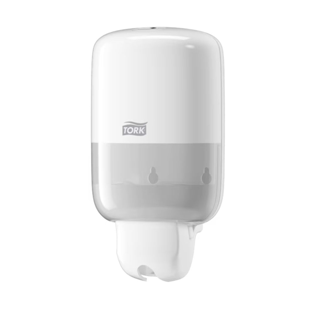A Tork 561000 Mini adagoló a TORK - Essity Professional Hygiene Germany GmbH-tól egy elegáns, fehér fali adagoló folyékony szappan számára az Elevation S2 sorozatból. A feltűnő „Tork” márkajelzés kiemeli modern esztétikáját és ötvözi a funkcionalitást a stílusos dizájnnal.