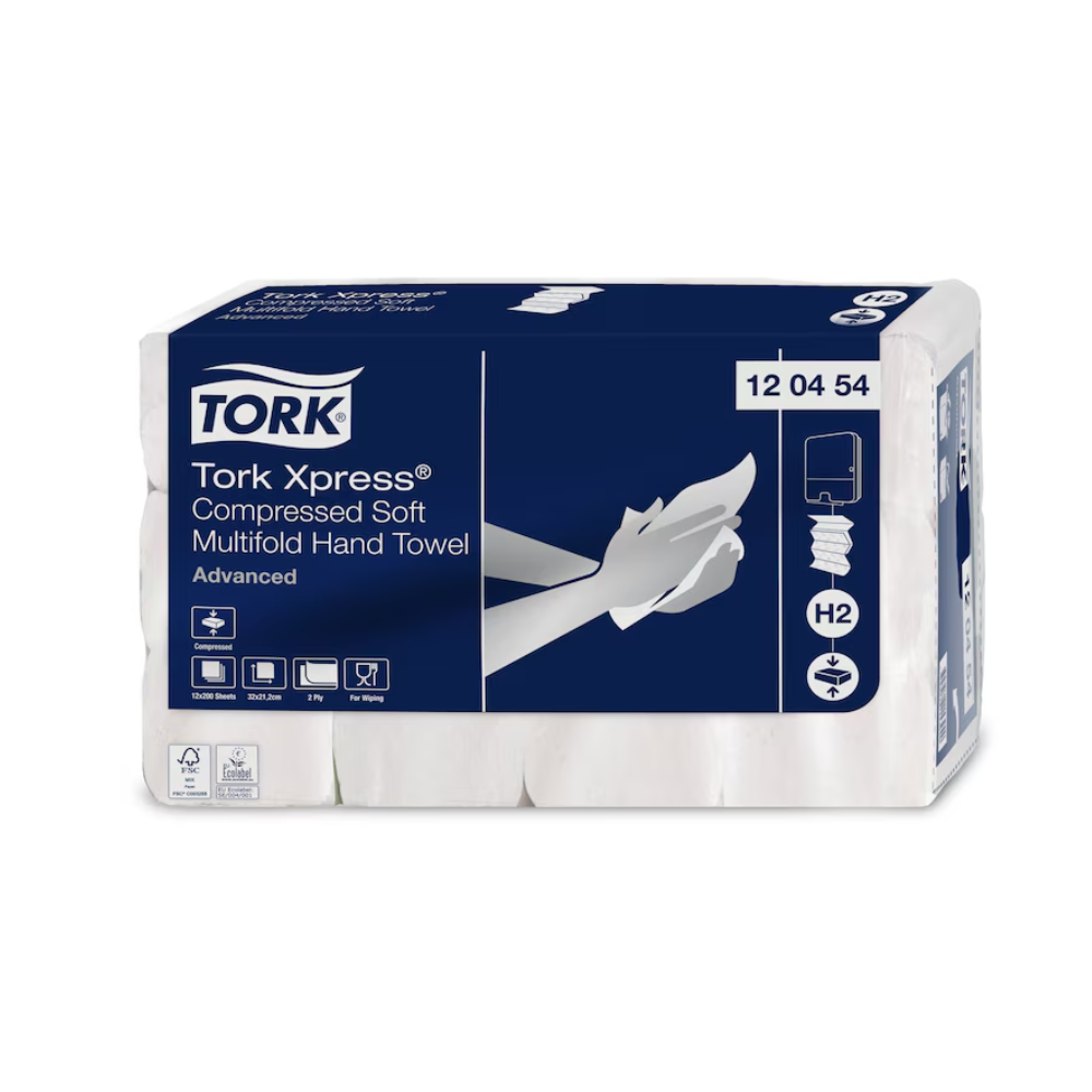 Csomag Tork Xpress® 120454 Komprimált Puha Multifold Kéztörlőkkel. A csomagolás kék-fehér kialakítású, és képeket mutat, amelyek bemutatják a kéztörlők használatát és így hangsúlyozzák a fenntarthatóságot. A termékkód 12 04 54 jól látható. Márka: TORK - Essity Professional Hygiene Germany GmbH.