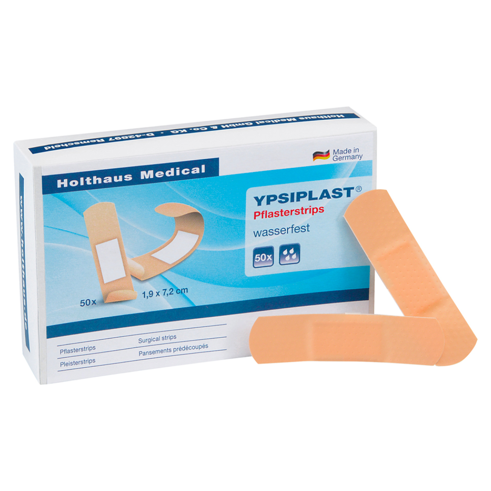 Kiállítva van egy doboz YPSIPLASR® vízlepergető sebtapasz, 50 darab | Csomag (1 darab) a Holthaus Medical GmbH & Co. KG-tól. A többnyire kék-fehér doboz, amelyen olyan termékinformációk szerepelnek, mint az „50x” és a „1,9 x 7,2 cm” méretek, továbbá a sebtapaszok ábráját is mutatja. Tökéletes hatékony sebellátáshoz, a doboz két rugalmas sebtapaszt is tartalmaz.