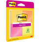 Egy 4 darabos Post-It® Super Sticky Notes csomag a 3M Deutschland GmbH-tól, színben válogatva, 47,6 x 47,6 mm, 45 lap blokkja; megújuló ragasztóval készült és 100% PEFC SGSCH-PEFC-COC-110078 tanúsítvánnyal rendelkezik a fenntarthatóságért.