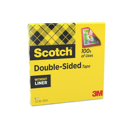 Egy sárga doboz 3M Deutschland GmbH Scotch® kétoldalas ragasztószalag, 1 tekercs (12 mm x 33 m), kockás mintával, "100s of Uses", "Without Liner" címkékkel és egy virágkép ragasztásának ábrázolásával.