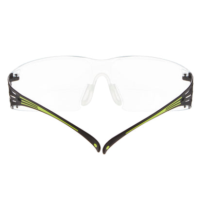 Die 3M™ SecureFit™ Lese-Schutzbrille von 3M Deutschland GmbH hat klare Gläser und schwarz-gelbe Bügel, hier von hinten mit ausgezogenen Bügeln.