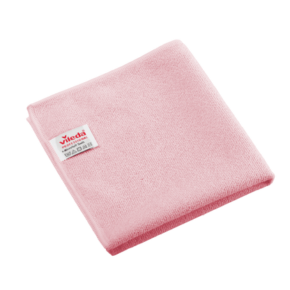 Hajtogatott, piros Vileda Professional r-MicroTuff Swift mikroszálas törlőkendő, bevarrt fehér címkével.